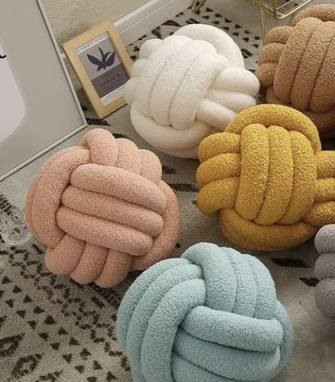 Knot pillow